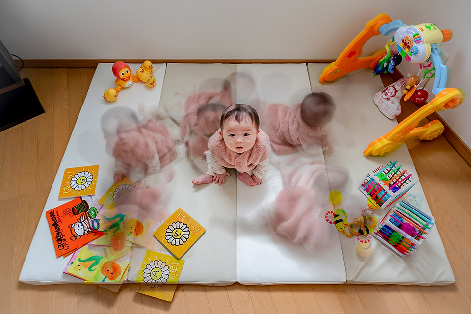 佳作カメラ部門　一茶さんの作品「ハイハイの軌跡」