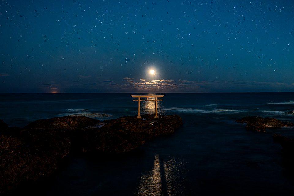 「大洗磯前神社の朝陽」の作品